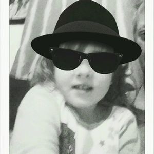 Meet your Posher, Cecil